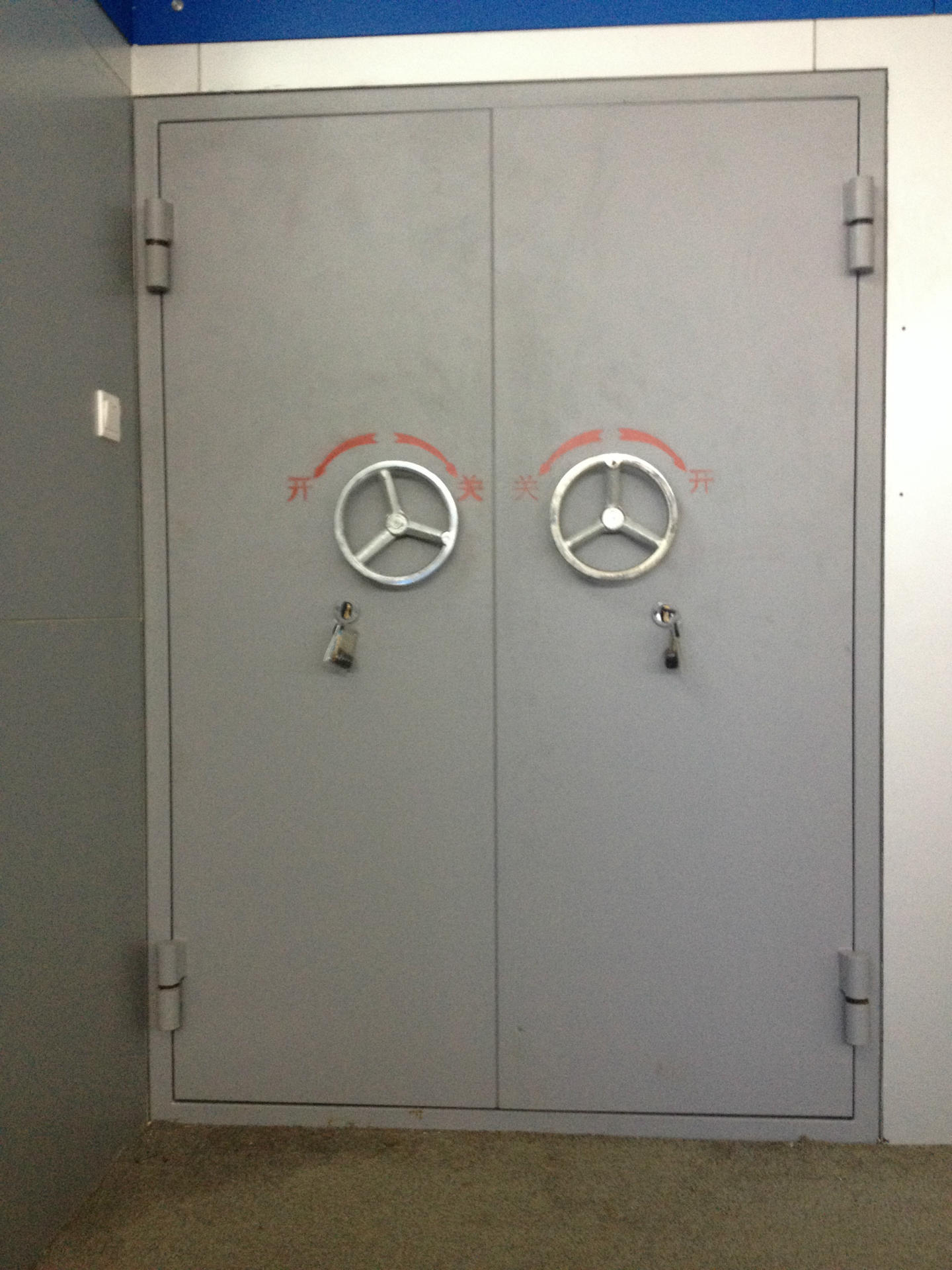 抗爆门与泄爆门 防爆设计中的关键防护技术